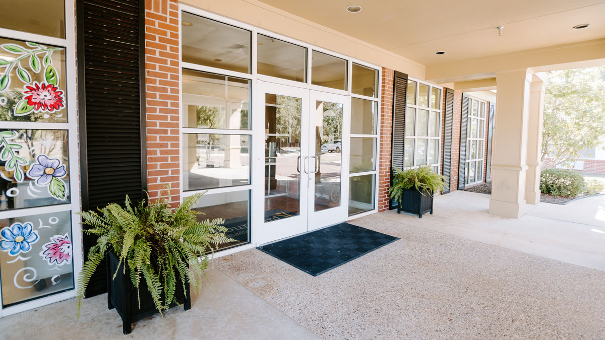 Front Entrance at Courtyard Rehabilitation and Health Center